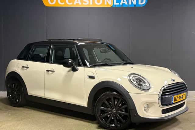 MINI Cooper (2016) thumbnail 4