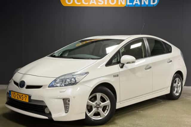 Toyota Prius (2013) thumbnail 1