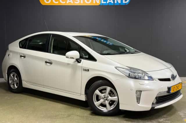 Toyota Prius (2013) thumbnail 4