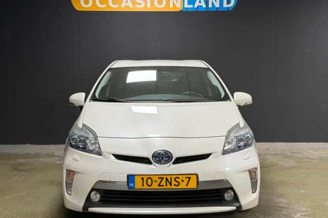 Toyota Prius (2013) thumbnail 5