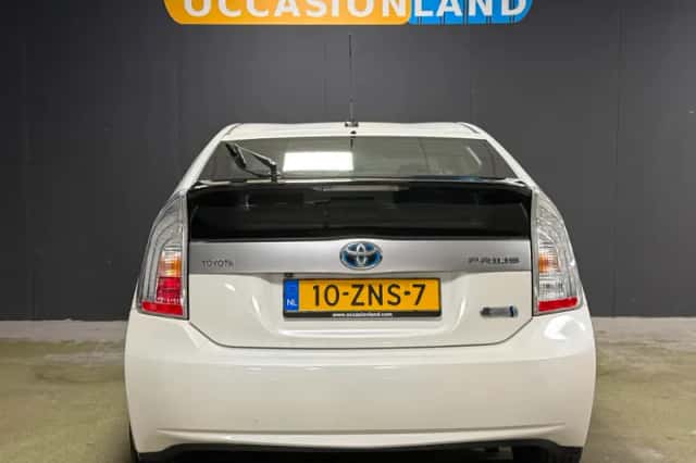 Toyota Prius (2013) thumbnail 6