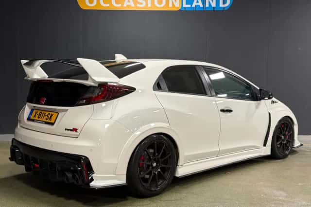 Honda Civic (2017) thumbnail 2