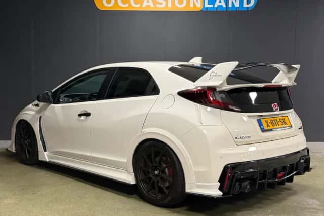Honda Civic (2017) thumbnail 3