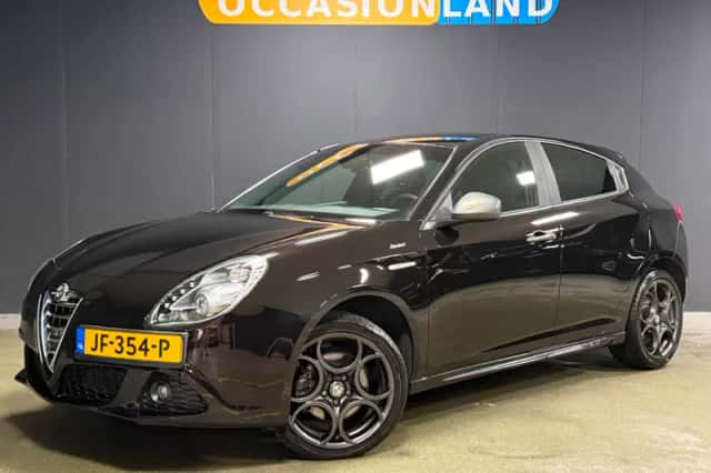Alfa Romeo Giulietta (2016) thumbnail 1