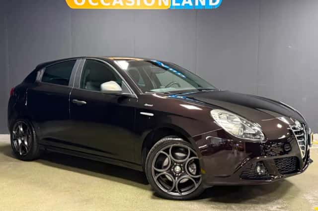 Alfa Romeo Giulietta (2016) thumbnail 4