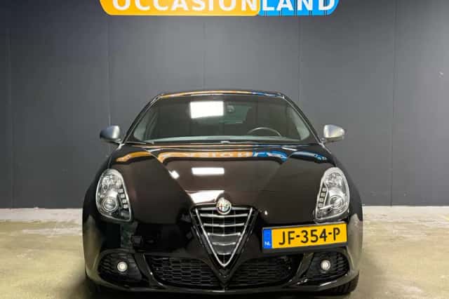 Alfa Romeo Giulietta (2016) thumbnail 5