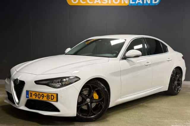 Alfa Romeo Giulia (2017) thumbnail 1