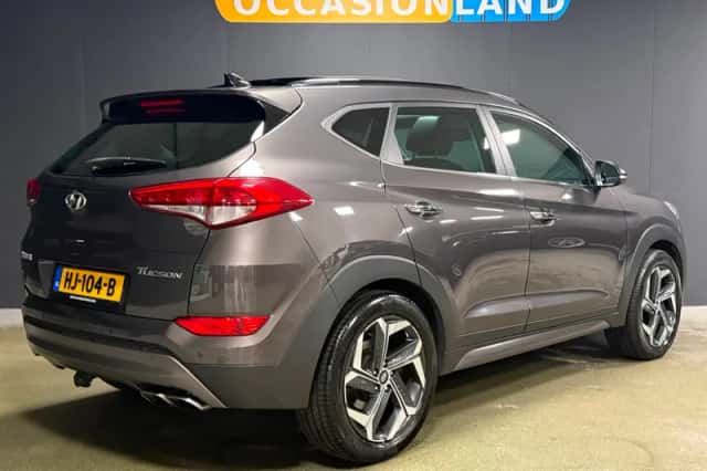 Hyundai Tucson (2015) thumbnail 2