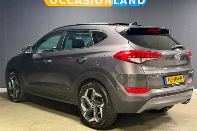 Hyundai Tucson (2015) thumbnail 3