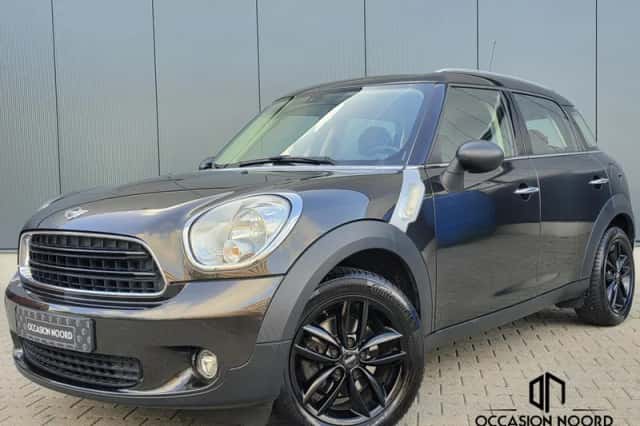 MINI Countryman (2016) thumbnail 3