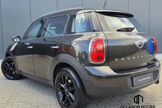 MINI Countryman (2016) thumbnail 5