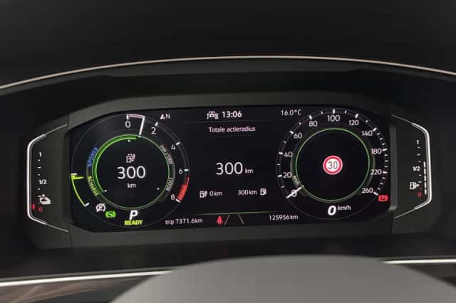 Volkswagen Tiguan (2022) thumbnail 4