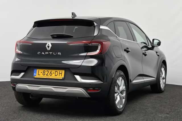 Renault Captur (2021) thumbnail 2