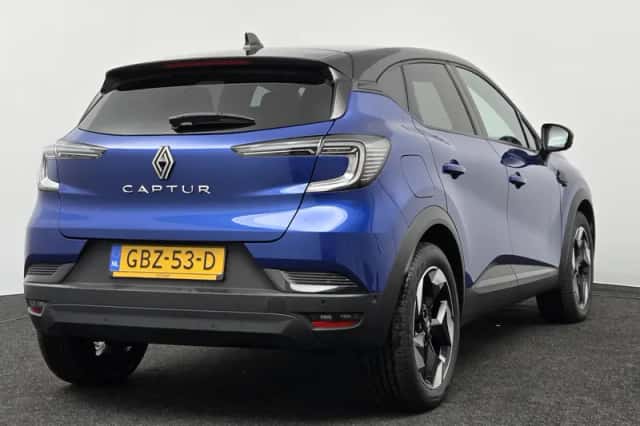 Renault Captur (2024) thumbnail 2