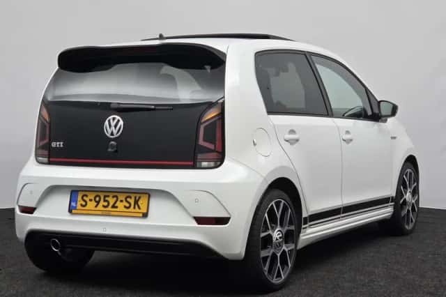 Volkswagen Up! (2018) thumbnail 2