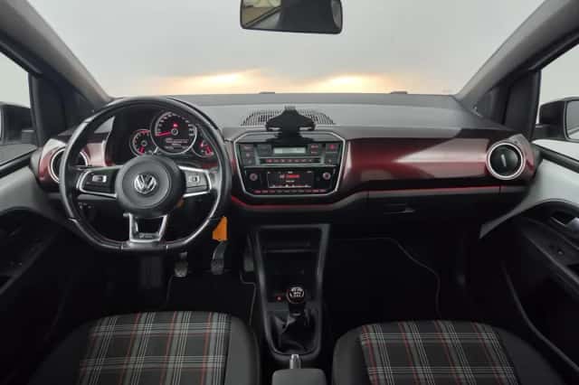 Volkswagen Up! (2018) thumbnail 3