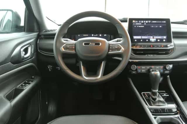 Jeep Compass (2025) thumbnail 3