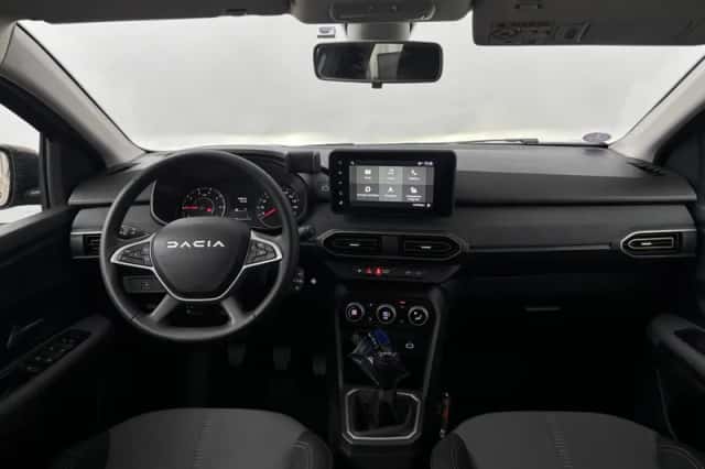 Dacia Sandero Stepway (2024) thumbnail 3