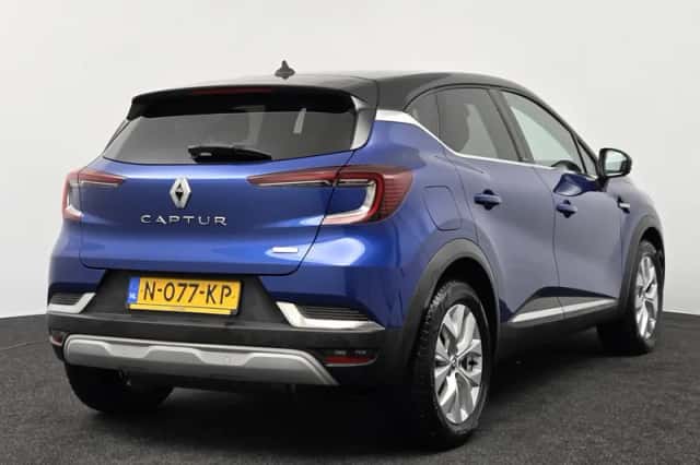 Renault Captur (2021) thumbnail 2