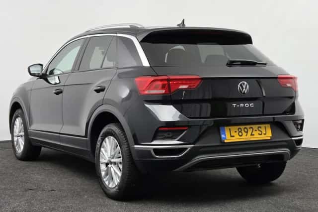 Volkswagen T-Roc (2021) thumbnail 2