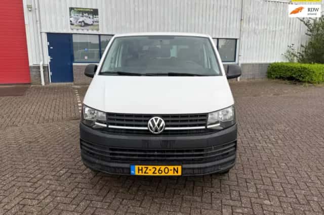 Volkswagen Transporter (2016) thumbnail 1