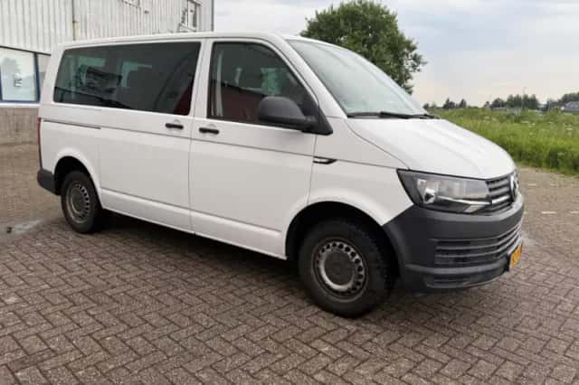 Volkswagen Transporter (2016) thumbnail 2