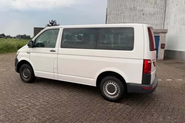 Volkswagen Transporter (2016) thumbnail 4