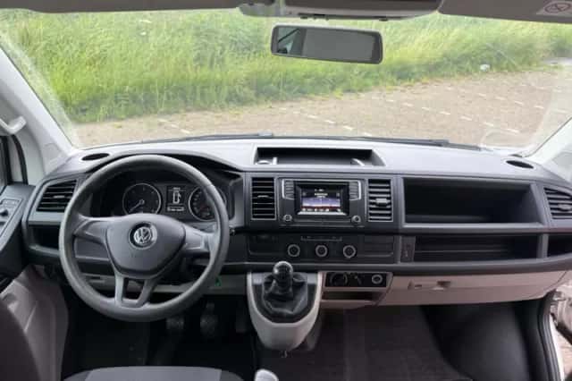 Volkswagen Transporter (2016) thumbnail 6