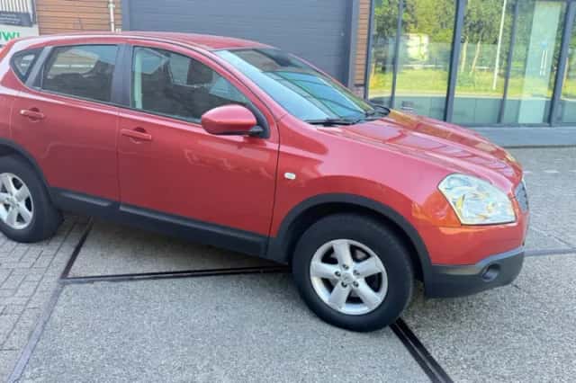 Nissan Qashqai (2008) thumbnail 2