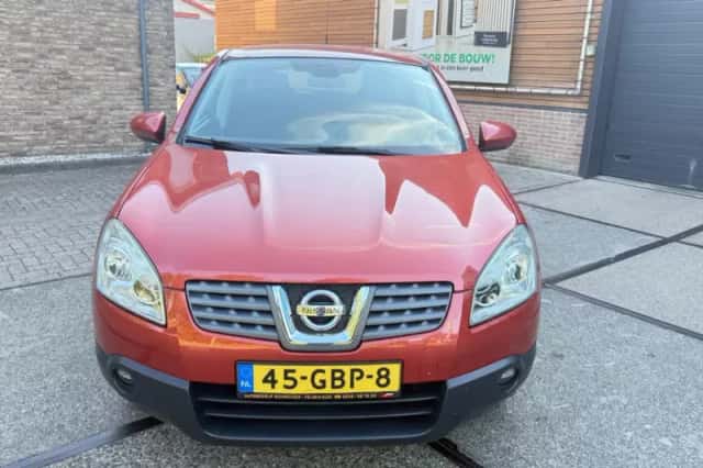 Nissan Qashqai (2008) thumbnail 3