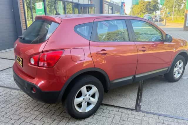 Nissan Qashqai (2008) thumbnail 4