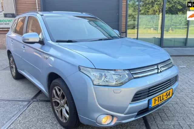 Mitsubishi Outlander (2014) thumbnail 1