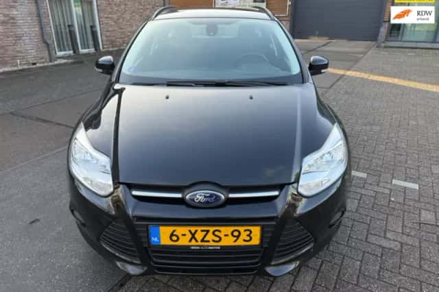 Ford Focus (2014) thumbnail 1