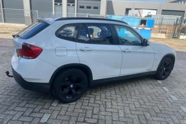 BMW X1 (2011) thumbnail 3