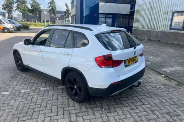 BMW X1 (2011) thumbnail 4