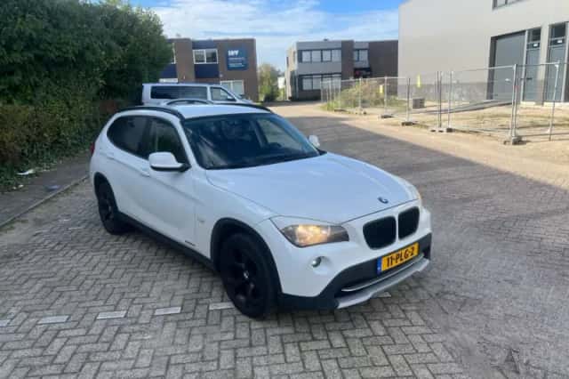 BMW X1 (2011) thumbnail 5