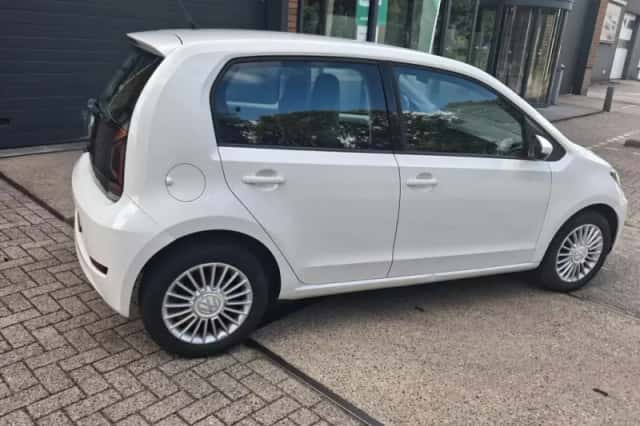 Volkswagen Up! (2017) thumbnail 2