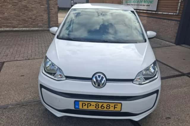 Volkswagen Up! (2017) thumbnail 3