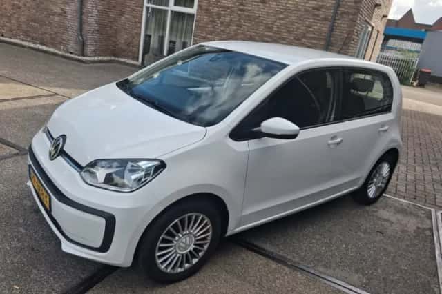 Volkswagen Up! (2017) thumbnail 4