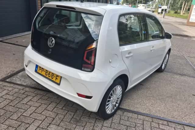 Volkswagen Up! (2017) thumbnail 5