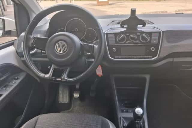 Volkswagen Up! (2017) thumbnail 6