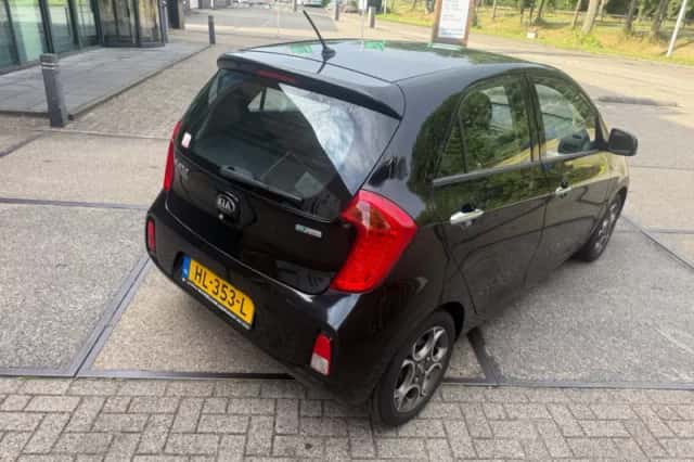 Kia Picanto (2015) thumbnail 4
