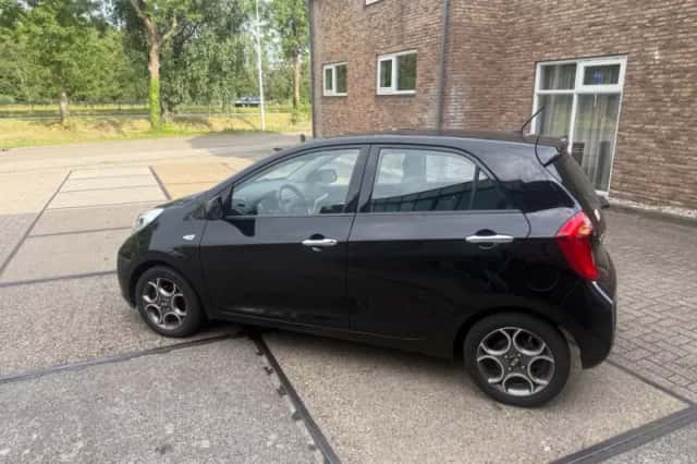 Kia Picanto (2015) thumbnail 5