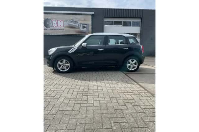 MINI Countryman (2014) thumbnail 1