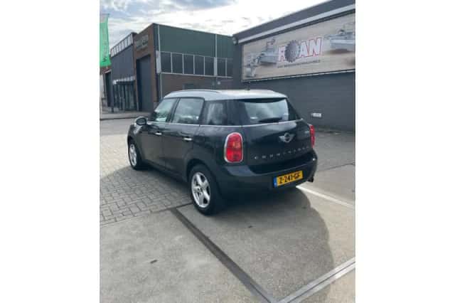 MINI Countryman (2014) thumbnail 2
