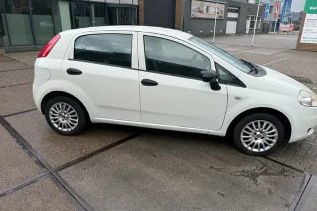 Fiat Grande Punto (2011) thumbnail 2