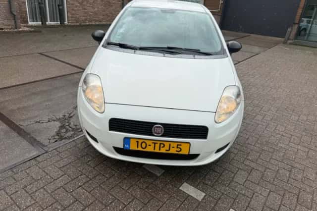 Fiat Grande Punto (2011) thumbnail 3