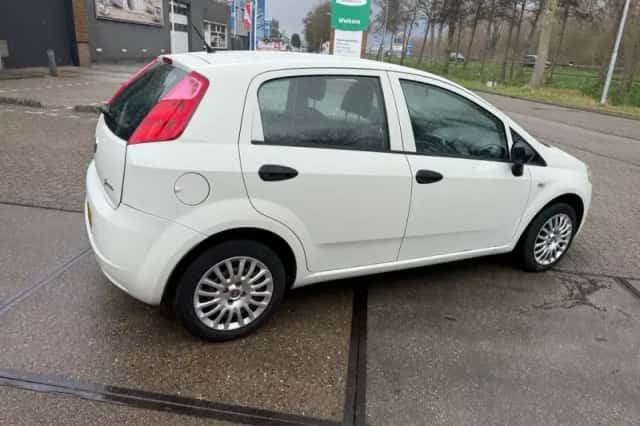 Fiat Grande Punto (2011) thumbnail 4