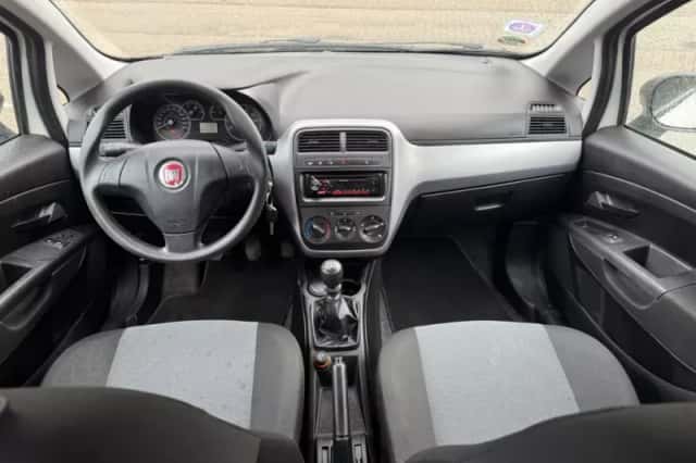 Fiat Grande Punto (2011) thumbnail 5