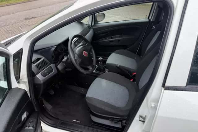 Fiat Grande Punto (2011) thumbnail 6